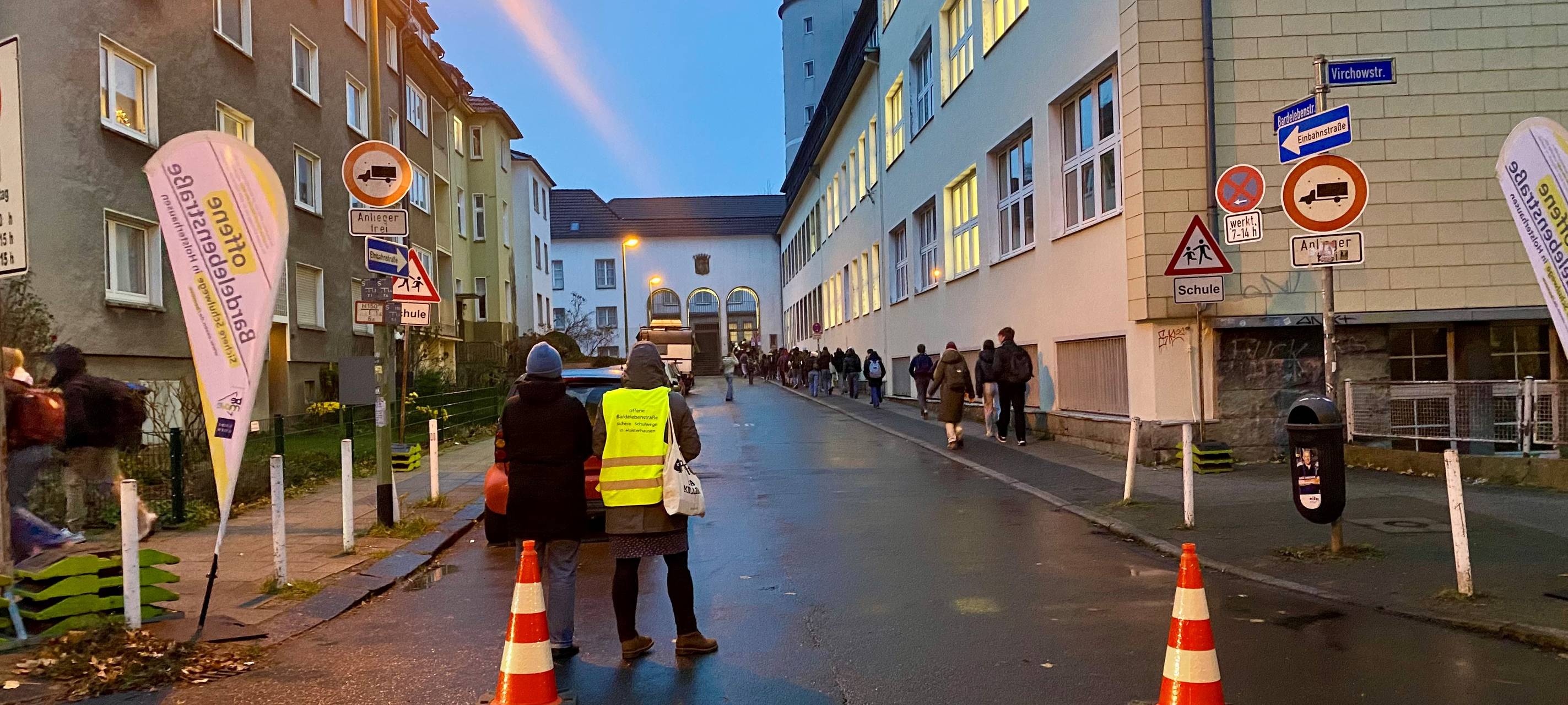Straße in Essen wird dauerhaft für Elterntaxis gesperrt