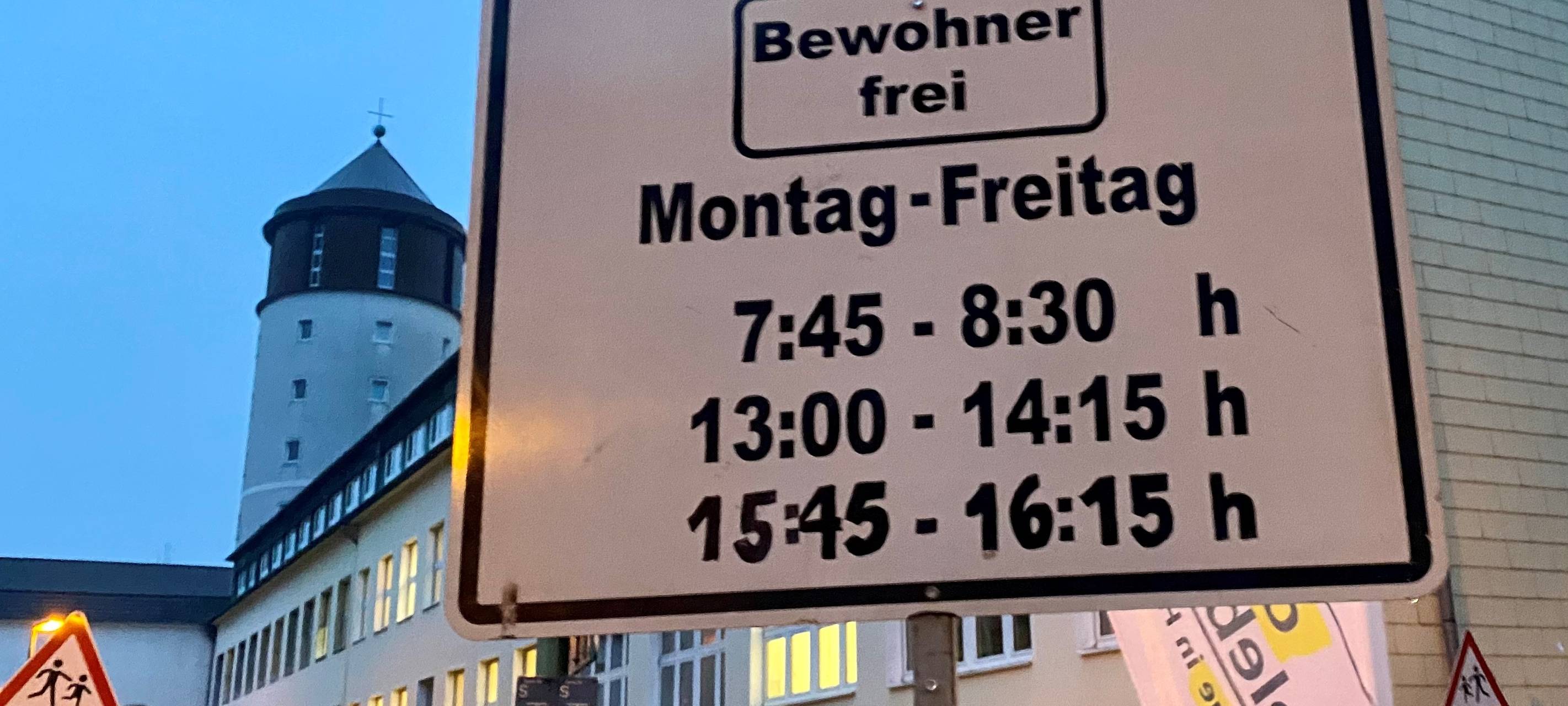 Straße in Essen wird dauerhaft für Elterntaxis gesperrt