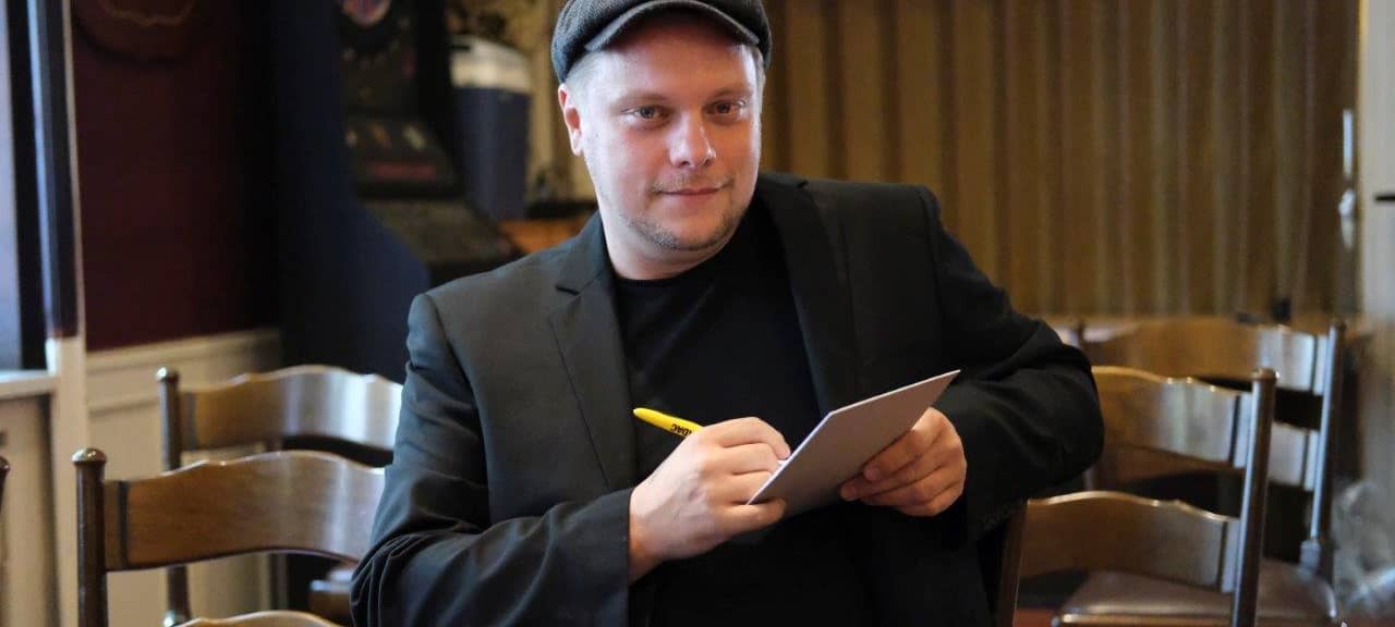 Cartoonist Michael Holtschulte aus Essen schreibt Roman