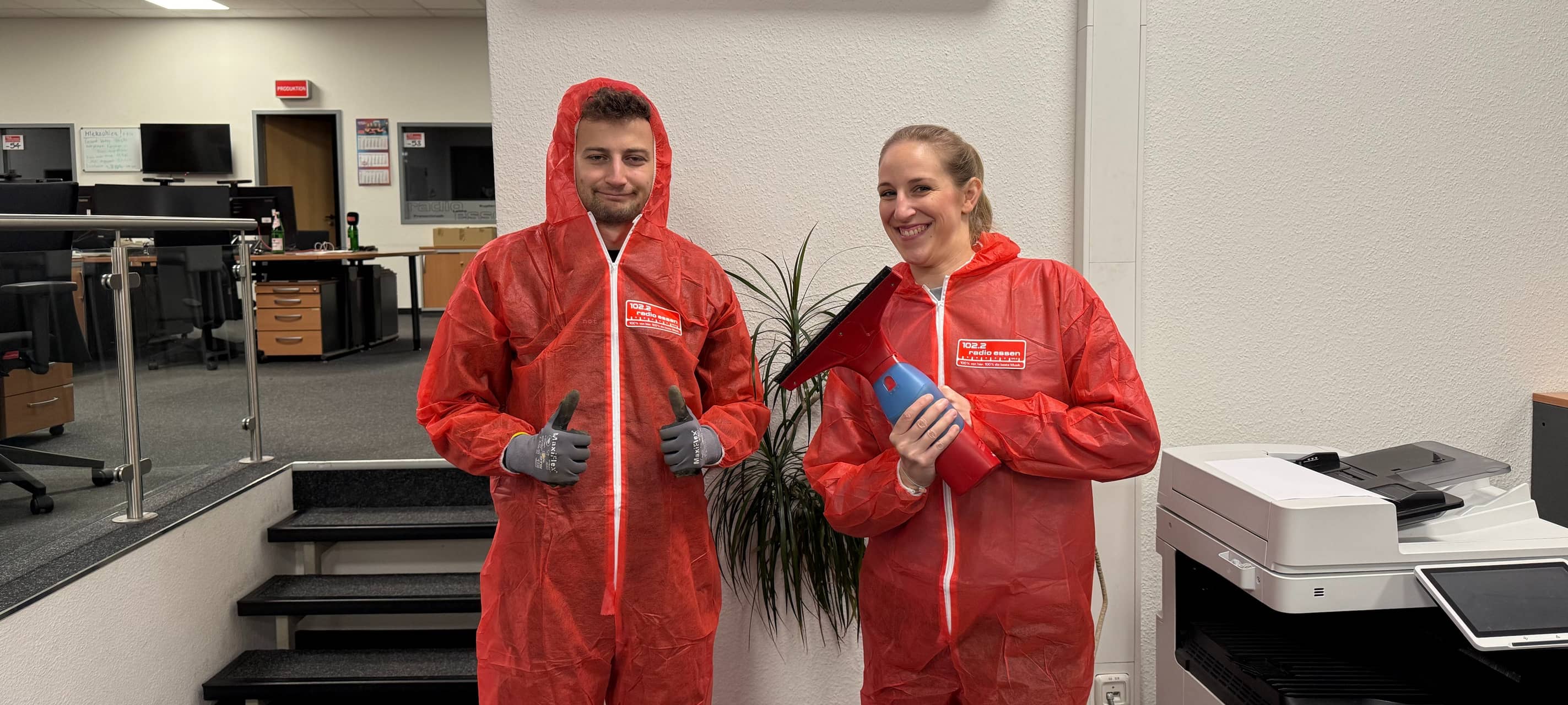 Radio Essen-Frühschicht löst Wettschulden ein -